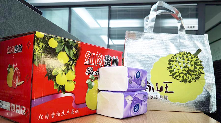 迎中秋 送關(guān)懷！金環(huán)電器給員工們派發(fā)中秋禮包