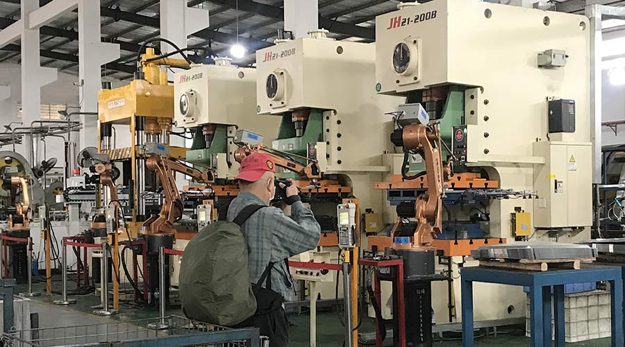 江門市攝影協(xié)會蒞臨金環(huán)電器拍攝交流  用鏡頭見證實力！