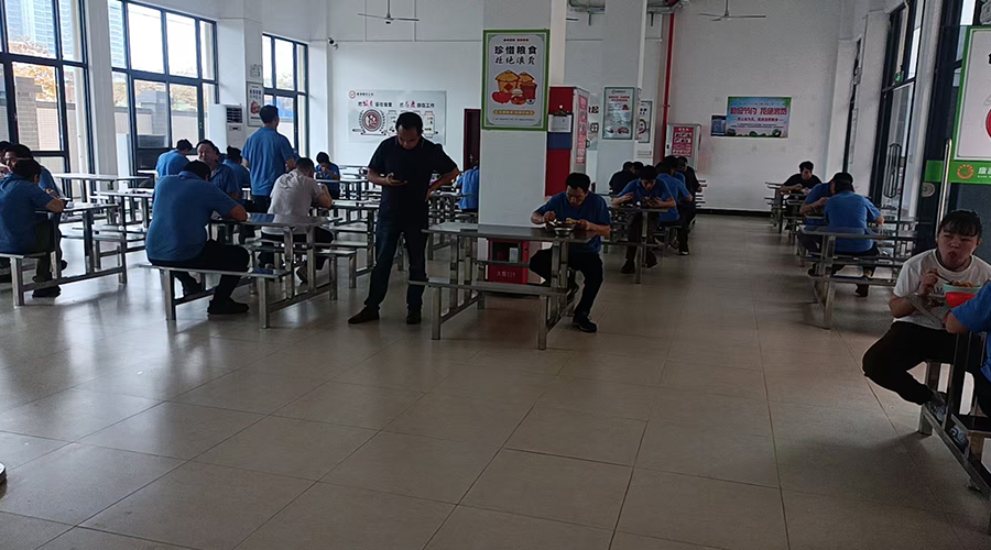潔凈飯?zhí)檬刈o(hù)員工健康，金環(huán)電器夯實(shí)生產(chǎn)根基