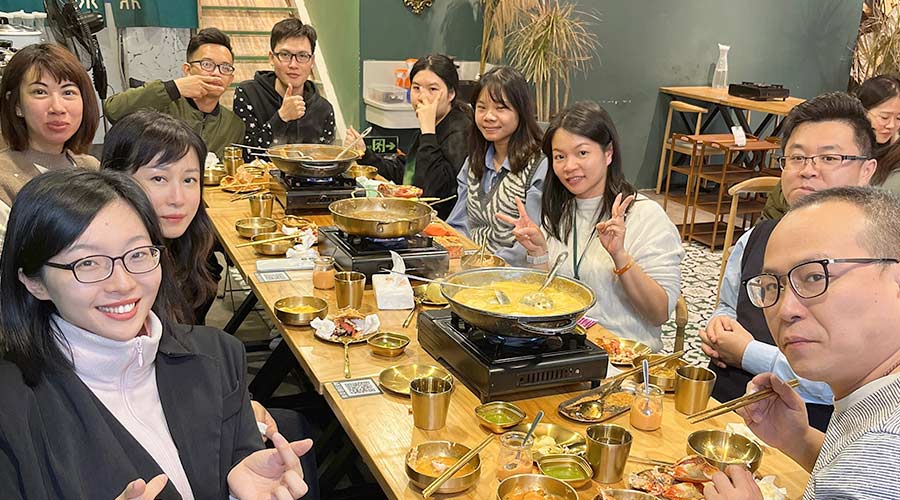 寒冬暖心！金環(huán)電器銷(xiāo)售部組織火鍋團(tuán)建沖刺2022
