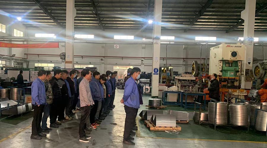 意氣奮發(fā)！金環(huán)電器沖壓車間組織人員開展例行早會